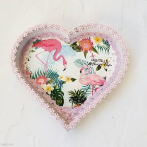 Leseni pladenj v obliki srca - Dva flamingosa