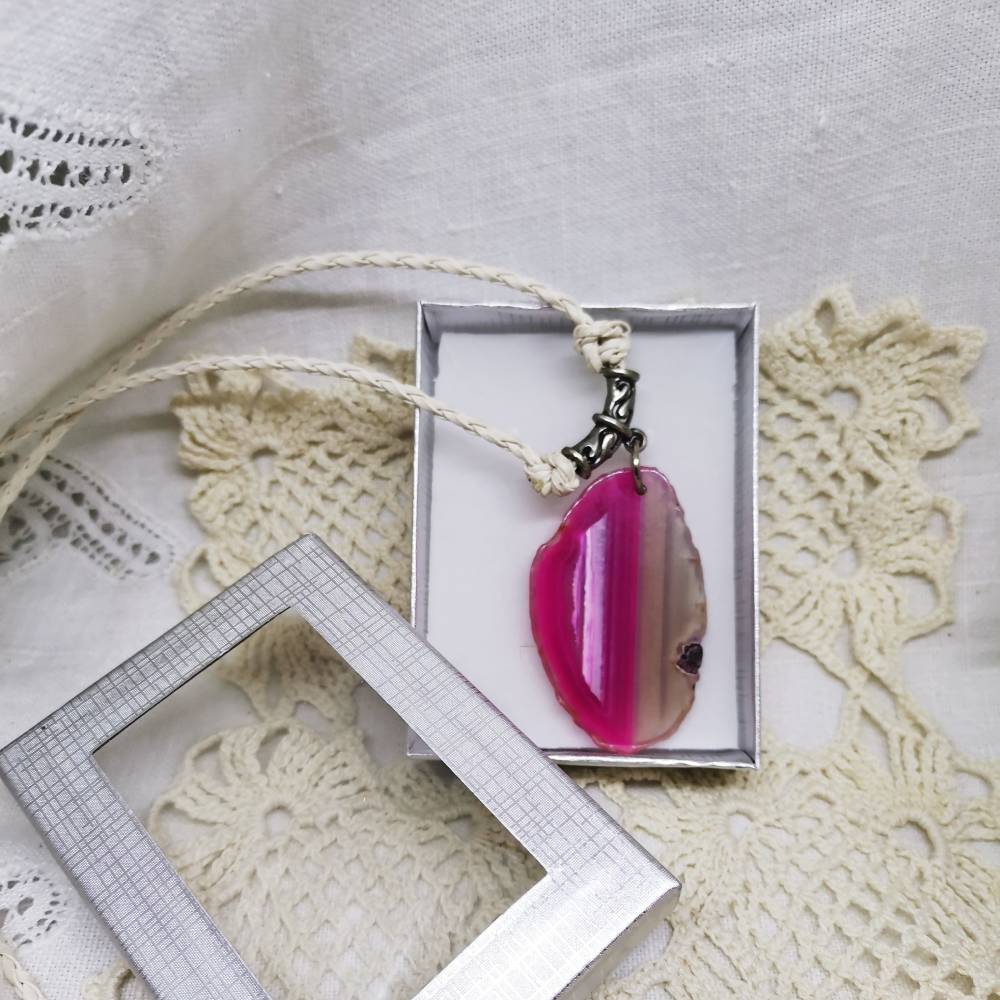 Nakit - AHAT ROZA-BELI - mineral medsebojnih odnosov