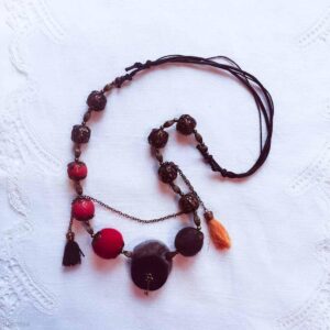 Nakit - Unikatna ogrlica - črno/rdeča z dvema cofkoma