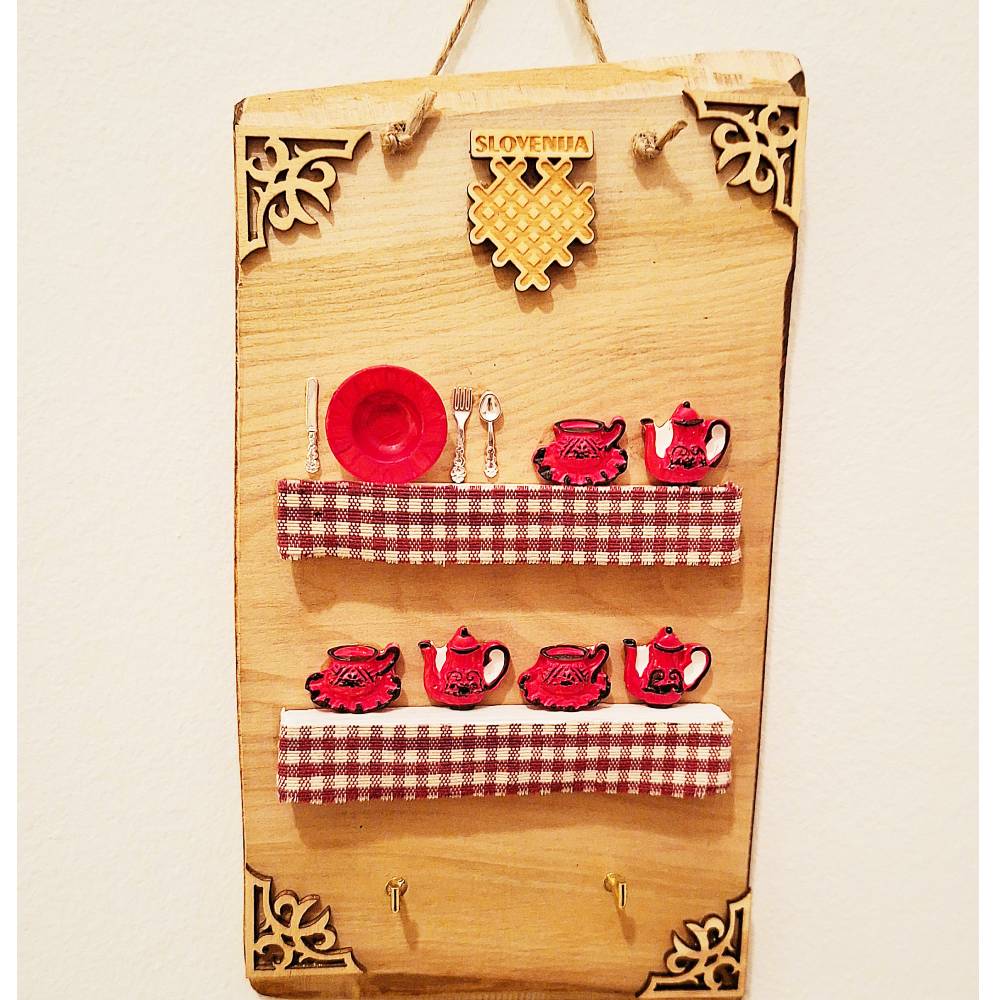 NAŠA KUH'NA - rdeča