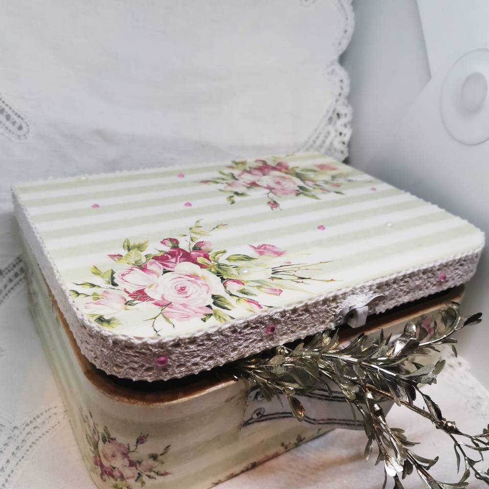 Kovček - Mini kufer za nakit - ČRTE