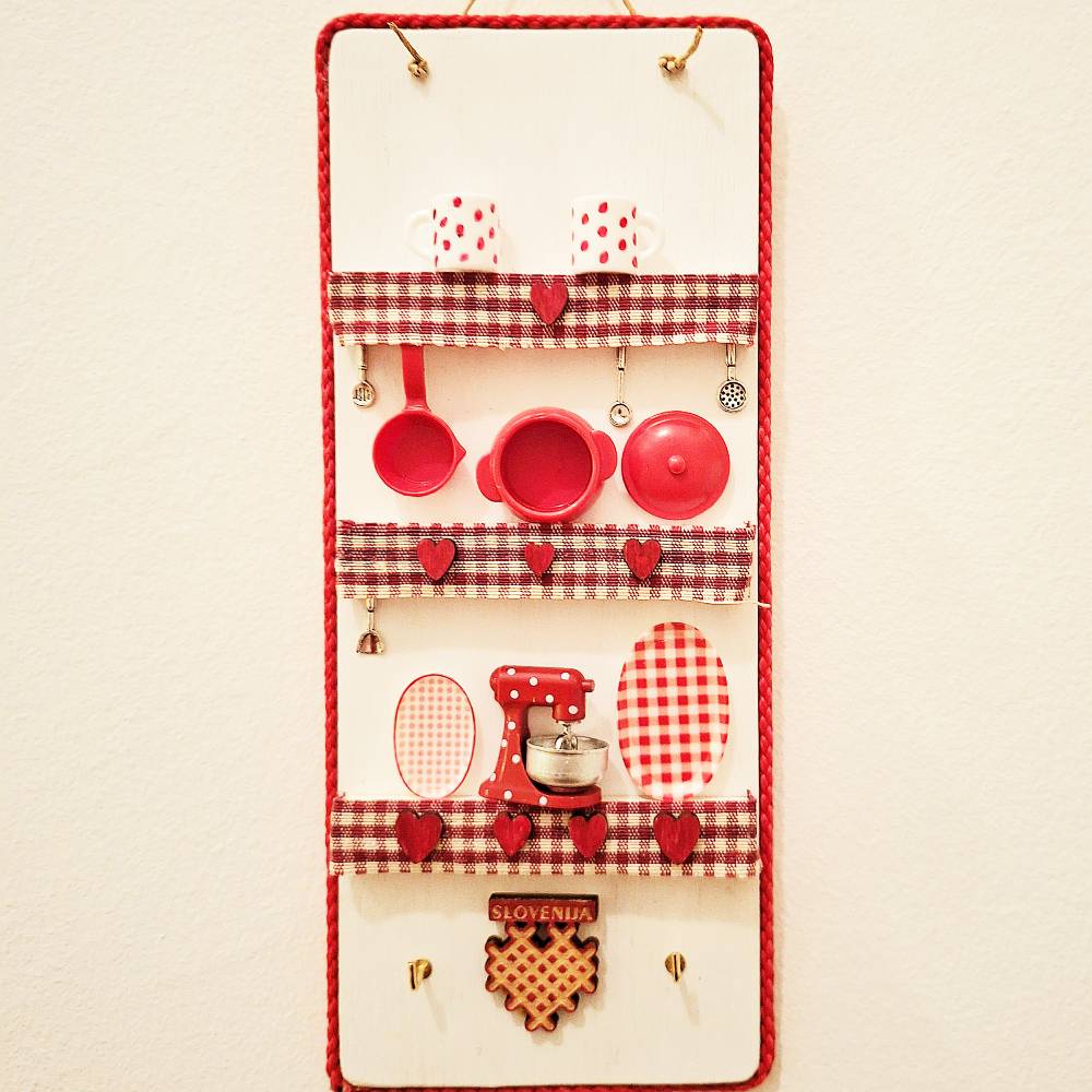 NAŠA KUH'NA - rdeča kuhinja